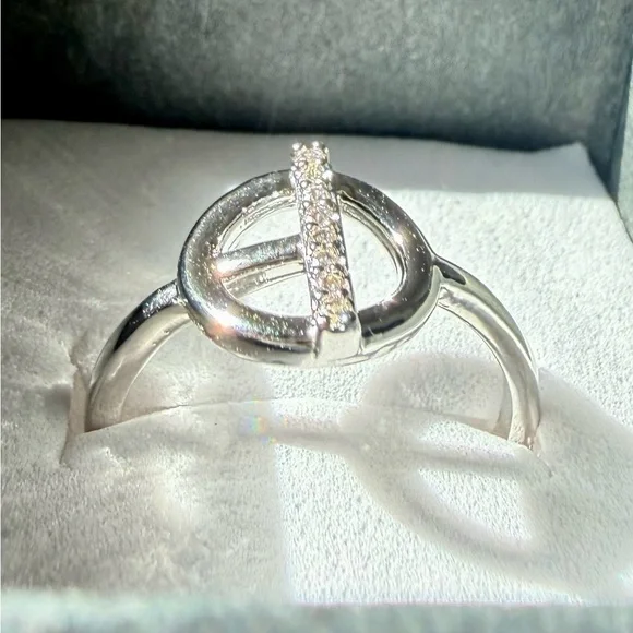 NEW!! White gold plated Circle Bar Pave Ring - Size 6 - Picture 3 of 13